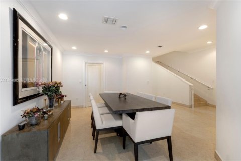 Купить таунхаус в Майами, Флорида 4 спальни, 344.76м2, № 2056768 - фото 5