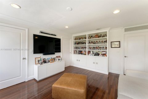 Купить таунхаус в Майами, Флорида 4 спальни, 344.76м2, № 2056768 - фото 21