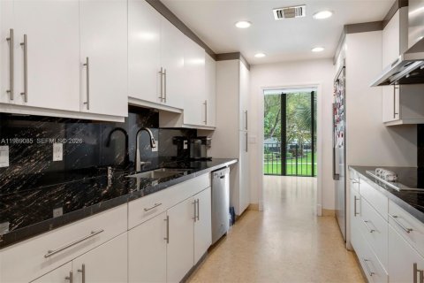 Купить таунхаус в Майами, Флорида 4 спальни, 344.76м2, № 2056768 - фото 9