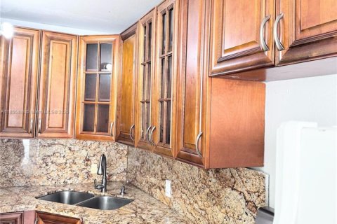 House in West Park, Florida 6 bedrooms, 132.48 sq.m. № 1878416 - photo 25