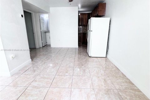 House in West Park, Florida 6 bedrooms, 132.48 sq.m. № 1878416 - photo 23