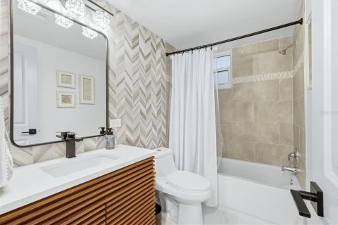 Condo in Longboat Key, Florida, 2 bedrooms  № 2410467 - photo 23