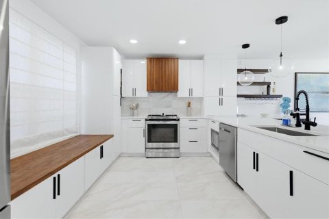 Condo in Longboat Key, Florida, 2 bedrooms  № 2410467 - photo 7