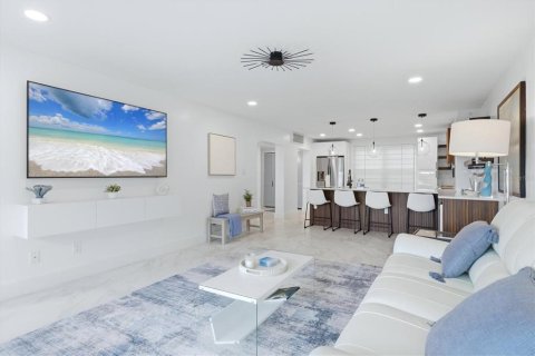 Condo in Longboat Key, Florida, 2 bedrooms  № 2410467 - photo 12