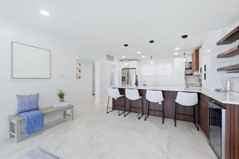 Condo in Longboat Key, Florida, 2 bedrooms  № 2410467 - photo 11
