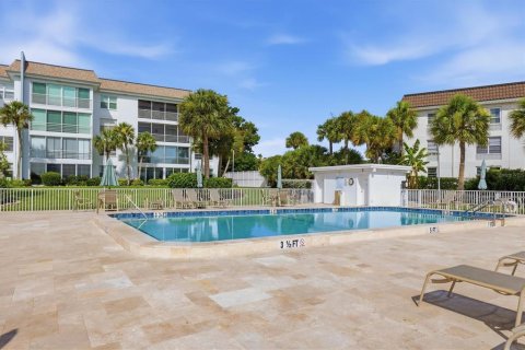 Condo in Longboat Key, Florida, 2 bedrooms  № 2410467 - photo 27