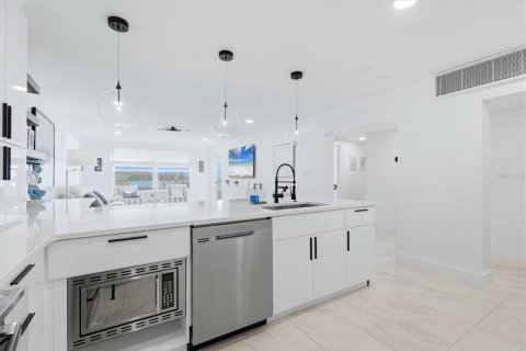 Condo in Longboat Key, Florida, 2 bedrooms  № 2410467 - photo 9