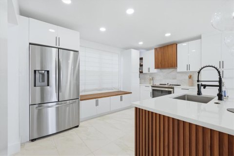 Condo in Longboat Key, Florida, 2 bedrooms  № 2410467 - photo 6