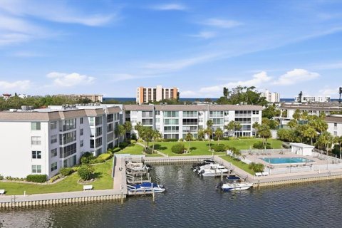 Condo in Longboat Key, Florida, 2 bedrooms  № 2410467 - photo 2