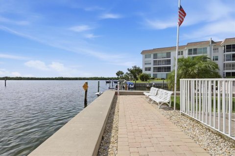 Condo in Longboat Key, Florida, 2 bedrooms  № 2410467 - photo 30