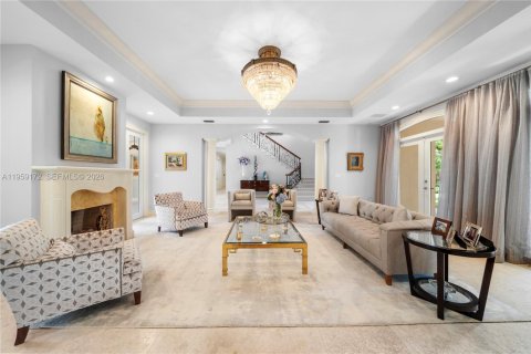 House in Miami, Florida 7 bedrooms, 603.4 sq.m. № 2018073 - photo 19