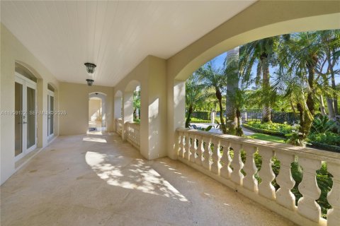 House in Miami, Florida 7 bedrooms, 603.4 sq.m. № 2018073 - photo 23