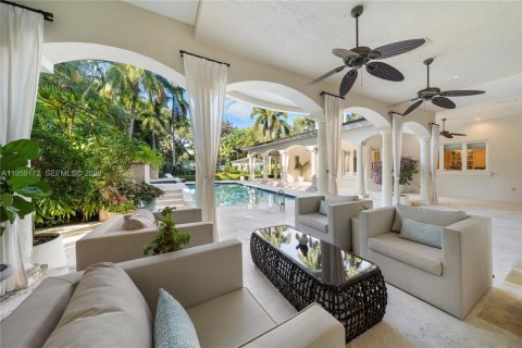 House in Miami, Florida 7 bedrooms, 603.4 sq.m. № 2018073 - photo 13