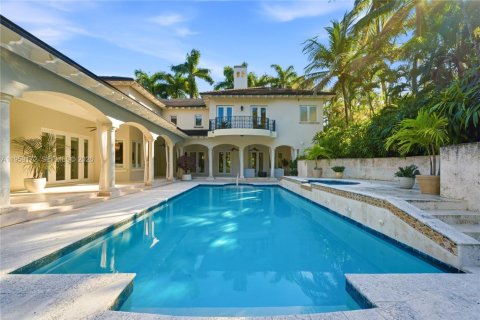 House in Miami, Florida 7 bedrooms, 603.4 sq.m. № 2018073 - photo 8