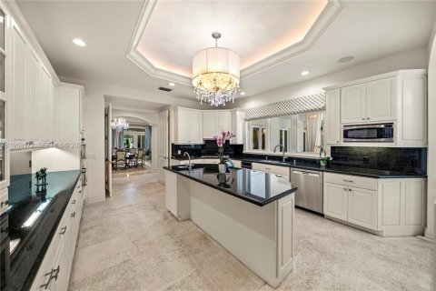 House in Miami, Florida 7 bedrooms, 603.4 sq.m. № 2018073 - photo 26