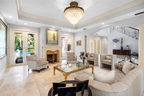House in Miami, Florida 7 bedrooms, 603.4 sq.m. № 2018073 - photo 18