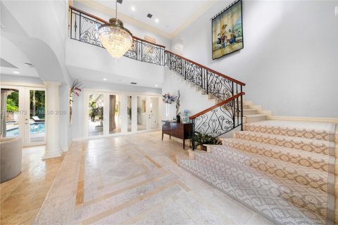 House in Miami, Florida 7 bedrooms, 603.4 sq.m. № 2018073 - photo 14