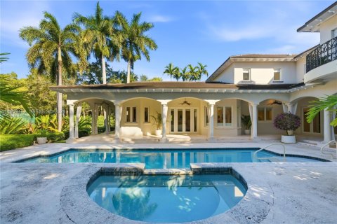 House in Miami, Florida 7 bedrooms, 603.4 sq.m. № 2018073 - photo 11