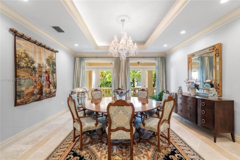 House in Miami, Florida 7 bedrooms, 603.4 sq.m. № 2018073 - photo 22