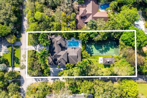 House in Miami, Florida 7 bedrooms, 603.4 sq.m. № 2018073 - photo 2