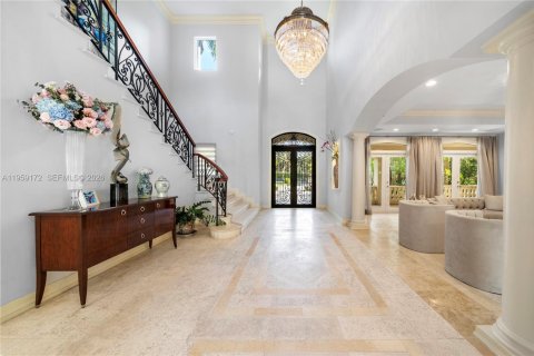 House in Miami, Florida 7 bedrooms, 603.4 sq.m. № 2018073 - photo 15