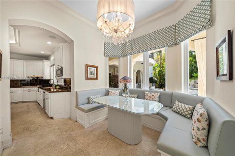 House in Miami, Florida 7 bedrooms, 603.4 sq.m. № 2018073 - photo 29