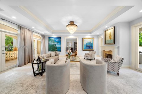 House in Miami, Florida 7 bedrooms, 603.4 sq.m. № 2018073 - photo 17