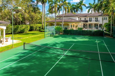 House in Miami, Florida 7 bedrooms, 603.4 sq.m. № 2018073 - photo 7