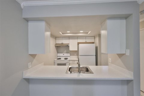 Condo in Tampa, Florida, 2 bedrooms  № 1685229 - photo 5