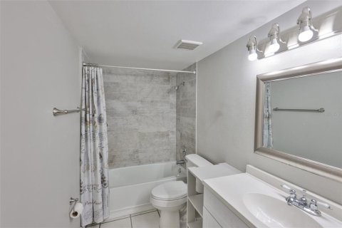 Condo in Tampa, Florida, 2 bedrooms  № 1685229 - photo 12