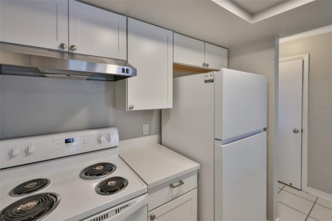 Condo in Tampa, Florida, 2 bedrooms  № 1685229 - photo 8