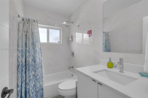 House in Margate, Florida 3 bedrooms, 141.03 sq.m. № 2044228 - photo 21