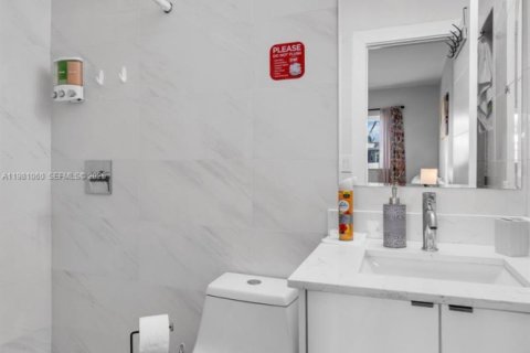 House in Margate, Florida 3 bedrooms, 141.03 sq.m. № 2044228 - photo 16