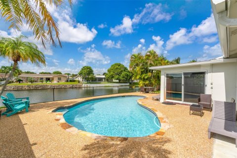 House in Margate, Florida 3 bedrooms, 141.03 sq.m. № 2044228 - photo 24