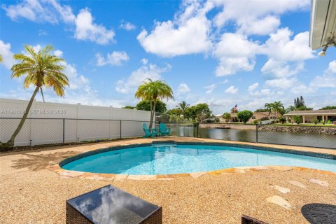 House in Margate, Florida 3 bedrooms, 141.03 sq.m. № 2044228 - photo 23