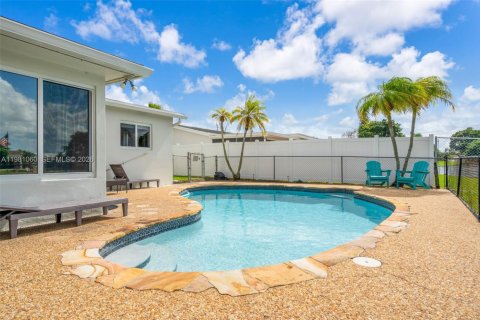 House in Margate, Florida 3 bedrooms, 141.03 sq.m. № 2044228 - photo 27