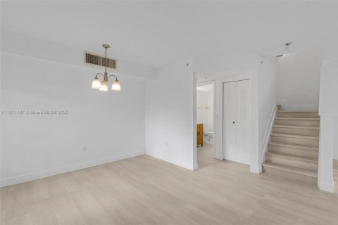 Condo in Miramar, Florida, 3 bedrooms  № 1755839 - photo 4