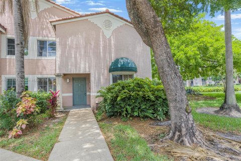 Condo in Miramar, Florida, 3 bedrooms  № 1755839 - photo 1