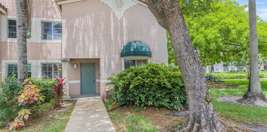 Condo in Miramar, Florida, 3 bedrooms № 1755839