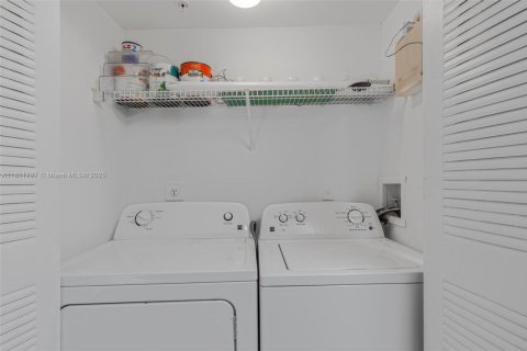 Condo in Miramar, Florida, 3 bedrooms  № 1755839 - photo 22
