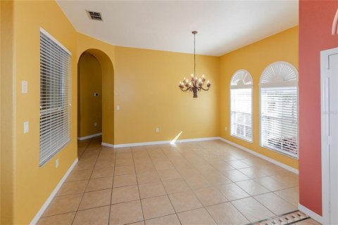 House in Spring Hill, Florida 4 bedrooms, 325.62 sq.m. № 2393847 - photo 16