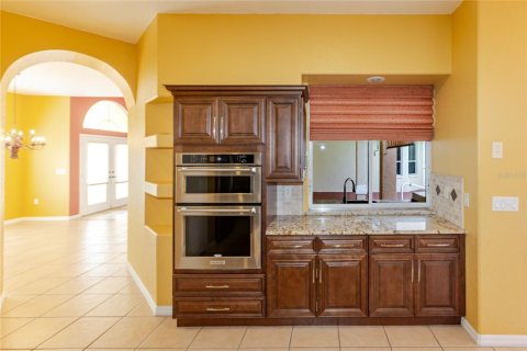 House in Spring Hill, Florida 4 bedrooms, 325.62 sq.m. № 2393847 - photo 22