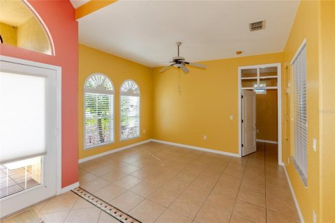 House in Spring Hill, Florida 4 bedrooms, 325.62 sq.m. № 2393847 - photo 15