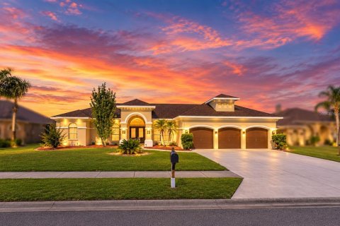 House in Spring Hill, Florida 4 bedrooms, 325.62 sq.m. № 2393847 - photo 4