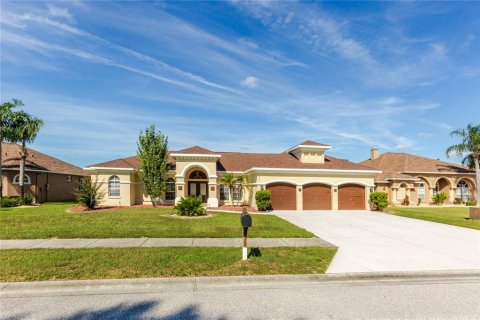 House in Spring Hill, Florida 4 bedrooms, 325.62 sq.m. № 2393847 - photo 8