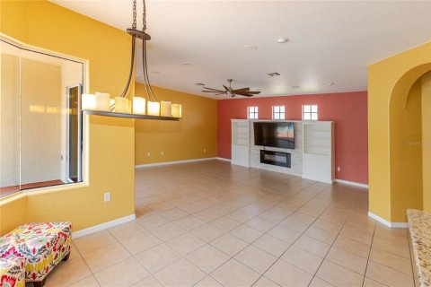 House in Spring Hill, Florida 4 bedrooms, 325.62 sq.m. № 2393847 - photo 23