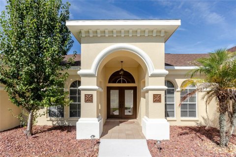 House in Spring Hill, Florida 4 bedrooms, 325.62 sq.m. № 2393847 - photo 13