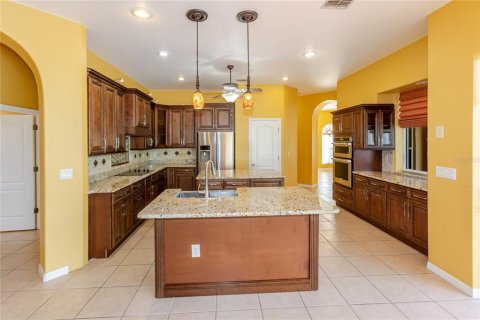 House in Spring Hill, Florida 4 bedrooms, 325.62 sq.m. № 2393847 - photo 19