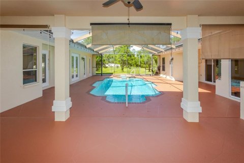 House in Spring Hill, Florida 4 bedrooms, 325.62 sq.m. № 2393847 - photo 2