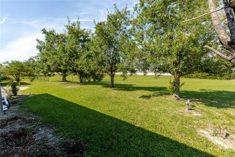 House in Spring Hill, Florida 4 bedrooms, 325.62 sq.m. № 2393847 - photo 11